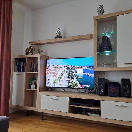 Mariposa, Apartment With Balcony, Private Parking In The Garage, Near The Biggest Shopping Center Mall Of Split Exterior foto