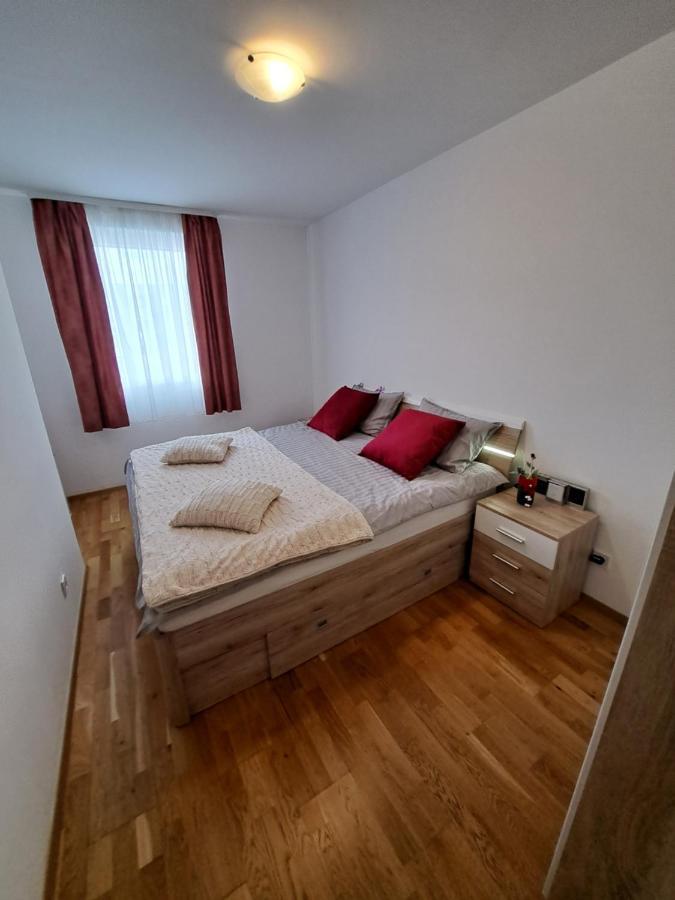 Mariposa, Apartment With Balcony, Private Parking In The Garage, Near The Biggest Shopping Center Mall Of Split Exterior foto
